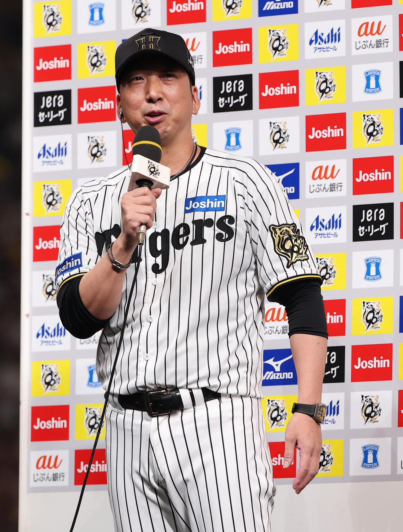 阪神対広島　優勝インタビューに答える藤川監督（撮影・上田博志）