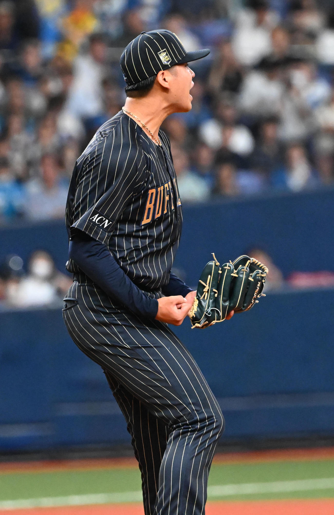 オリックス対日本ハム　初回を3者三振に切って取り雄たけびを上げるオリックス山下（撮影・和賀正仁）