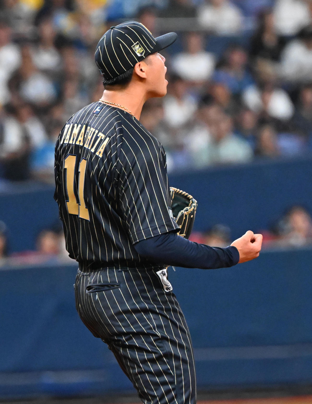 オリックス対日本ハム　初回を3者三振に切って取り雄たけびを上げるオリックス山下（撮影・和賀正仁）