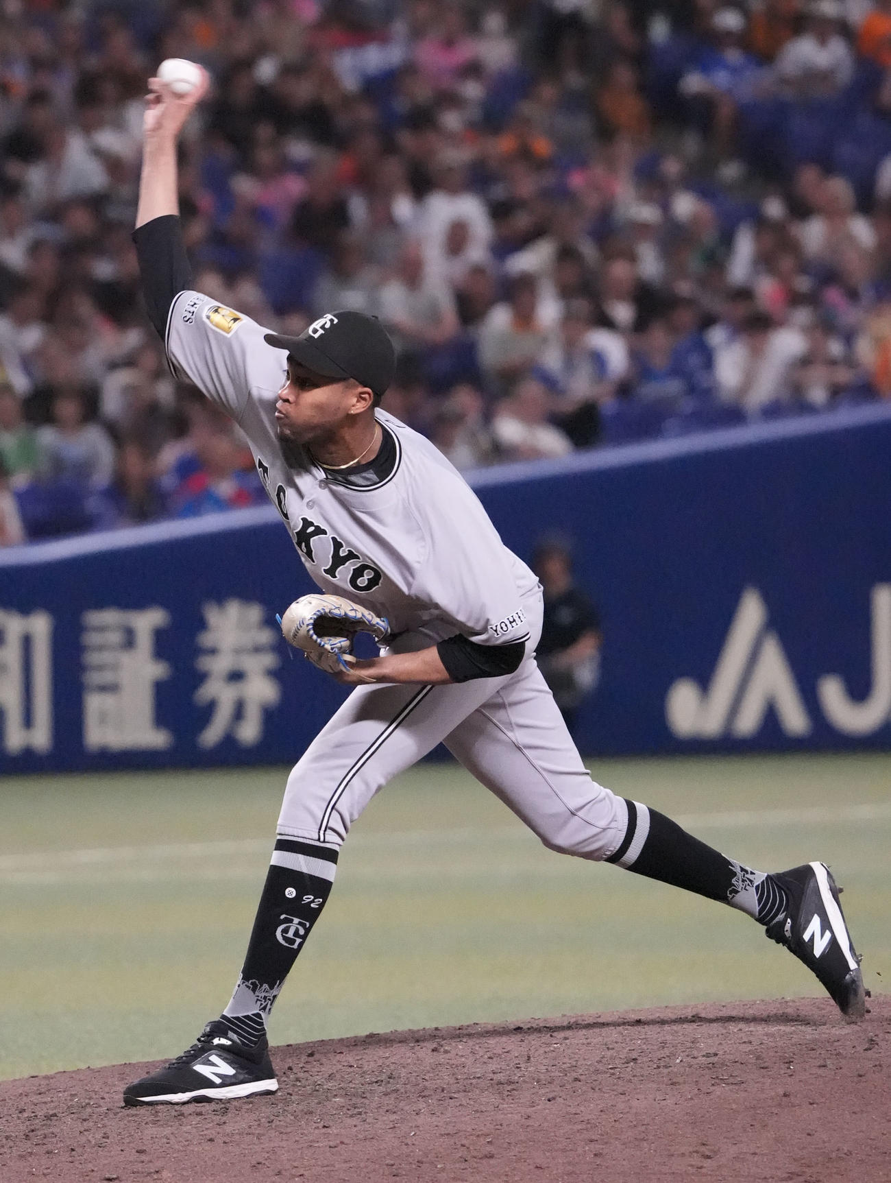 中日対巨人　9回裏、巨人7番手で登板するマルティネス（撮影・森本幸一）