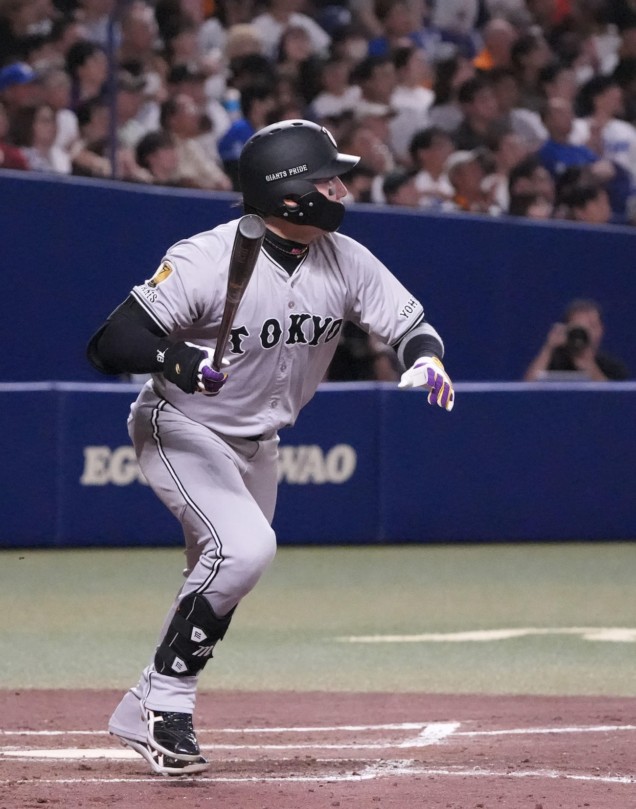 中日対巨人　4回表巨人1死一塁、左中間へ適時二塁打を放つ丸（撮影・森本幸一）