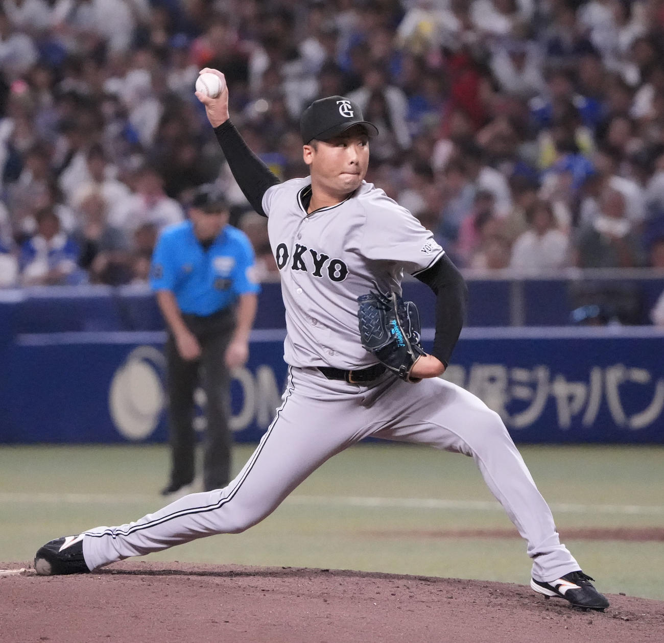 中日対巨人　3回裏、巨人2番手で登板する船迫（撮影・森本幸一）
