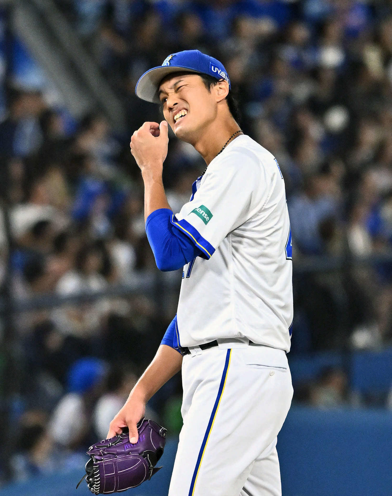 DeNA対ヤクルト　2回表ヤクルト無死、オスナに先制ソロ本塁打を許す藤浪（撮影・滝沢徹郎）