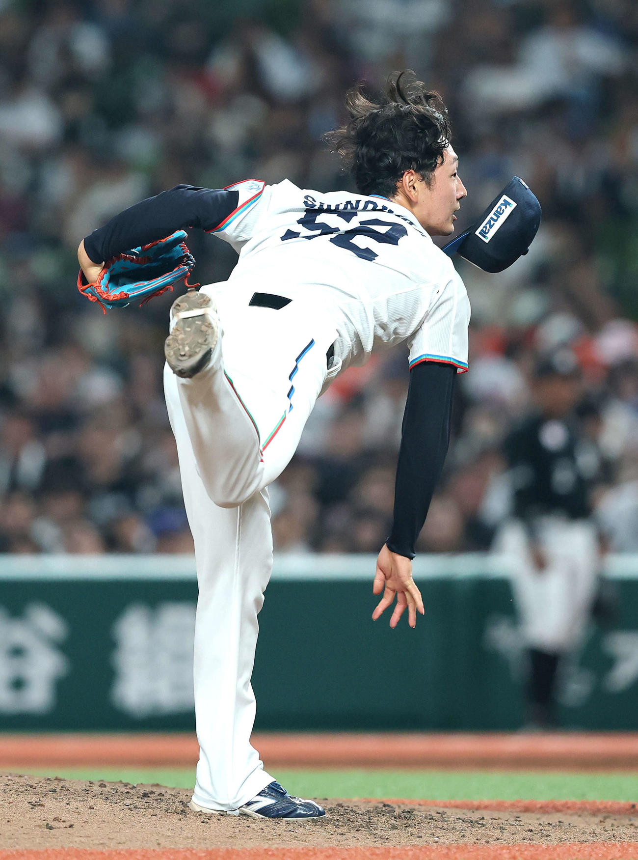 西武対ロッテ　5回表、力投する篠原（撮影・河田真司）