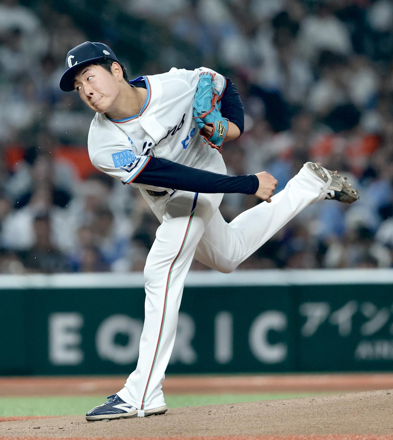 西武対ロッテ　先発登板する西武篠原（撮影・河田真司）