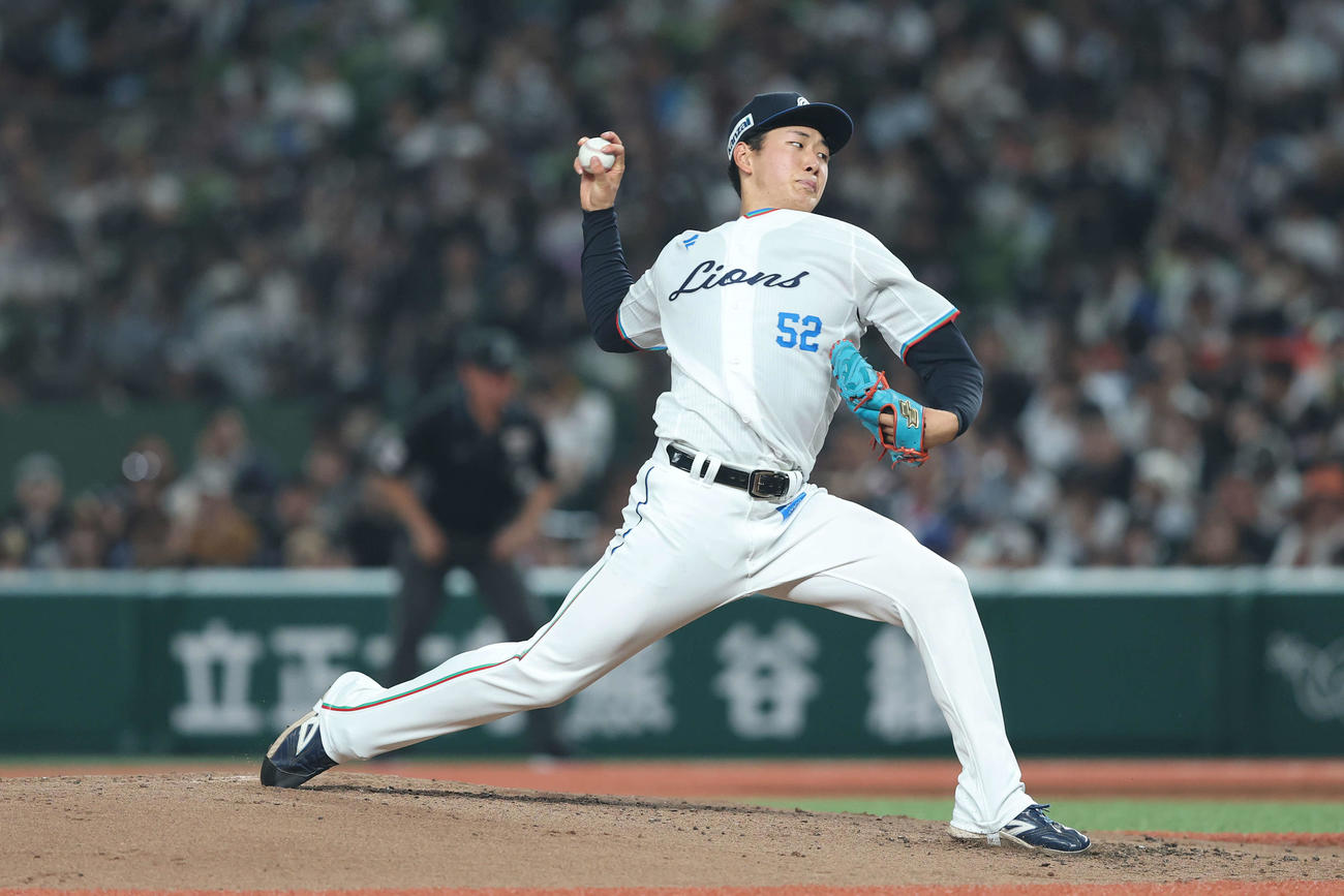 西武対ロッテ　3回表、力投する篠原（撮影・河田真司）