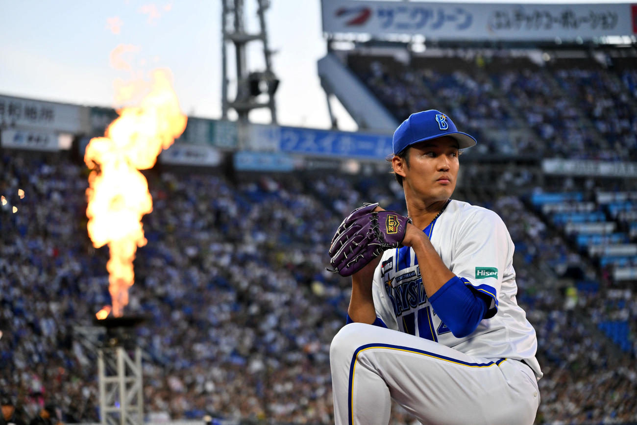 DeNA対ヤクルト　試合に臨むDeNA先発の藤浪（撮影・滝沢徹郎）