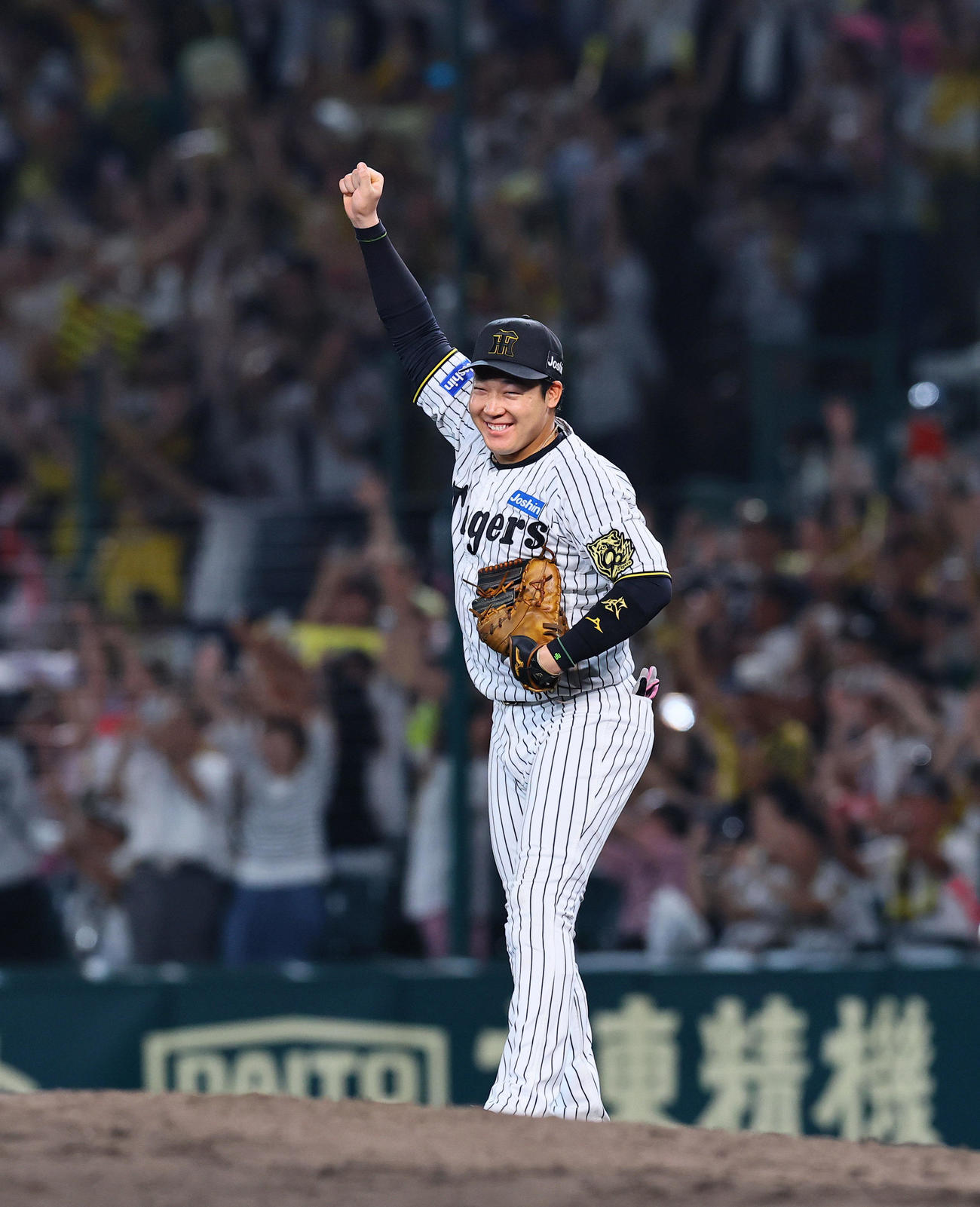 阪神対広島　リーグ優勝を決め、喜ぶ阪神大山（撮影・藤尾明華）