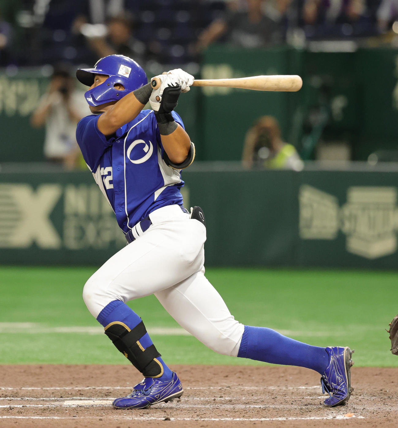 王子対ヤマハ　8回表王子2死一、二塁、右前適時打を放つ細川（撮影・野上伸悟）