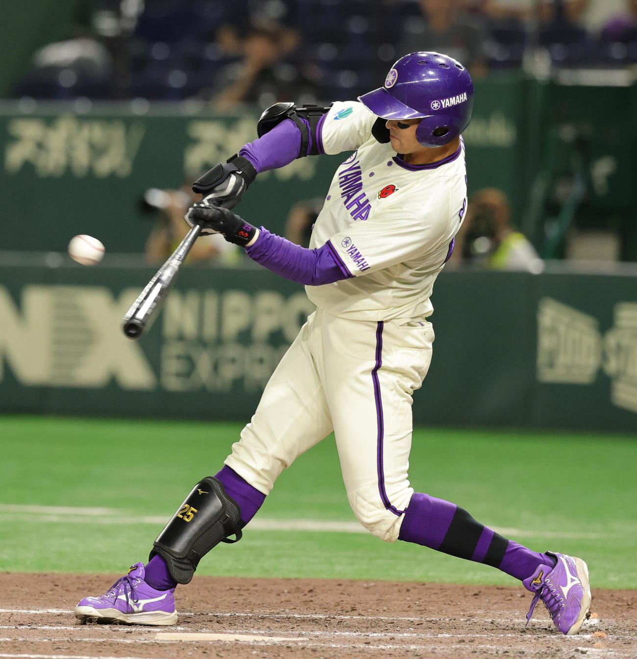 王子対ヤマハ　5回裏ヤマハ無死、中二塁打を放つ前野（撮影・野上伸悟）