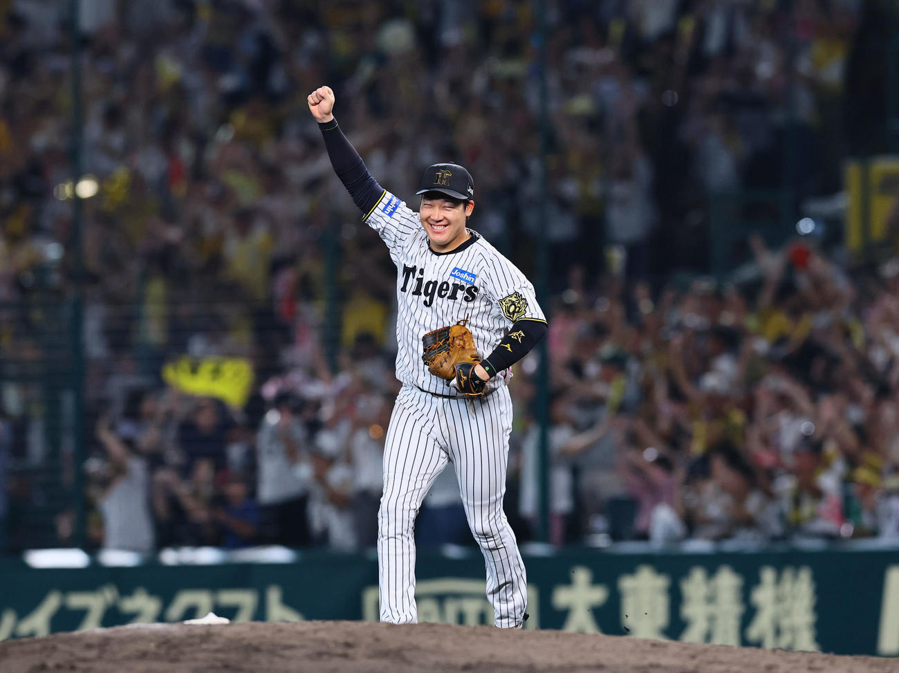 阪神対広島　リーグ優勝を決め、喜ぶ阪神大山（撮影・藤尾明華）