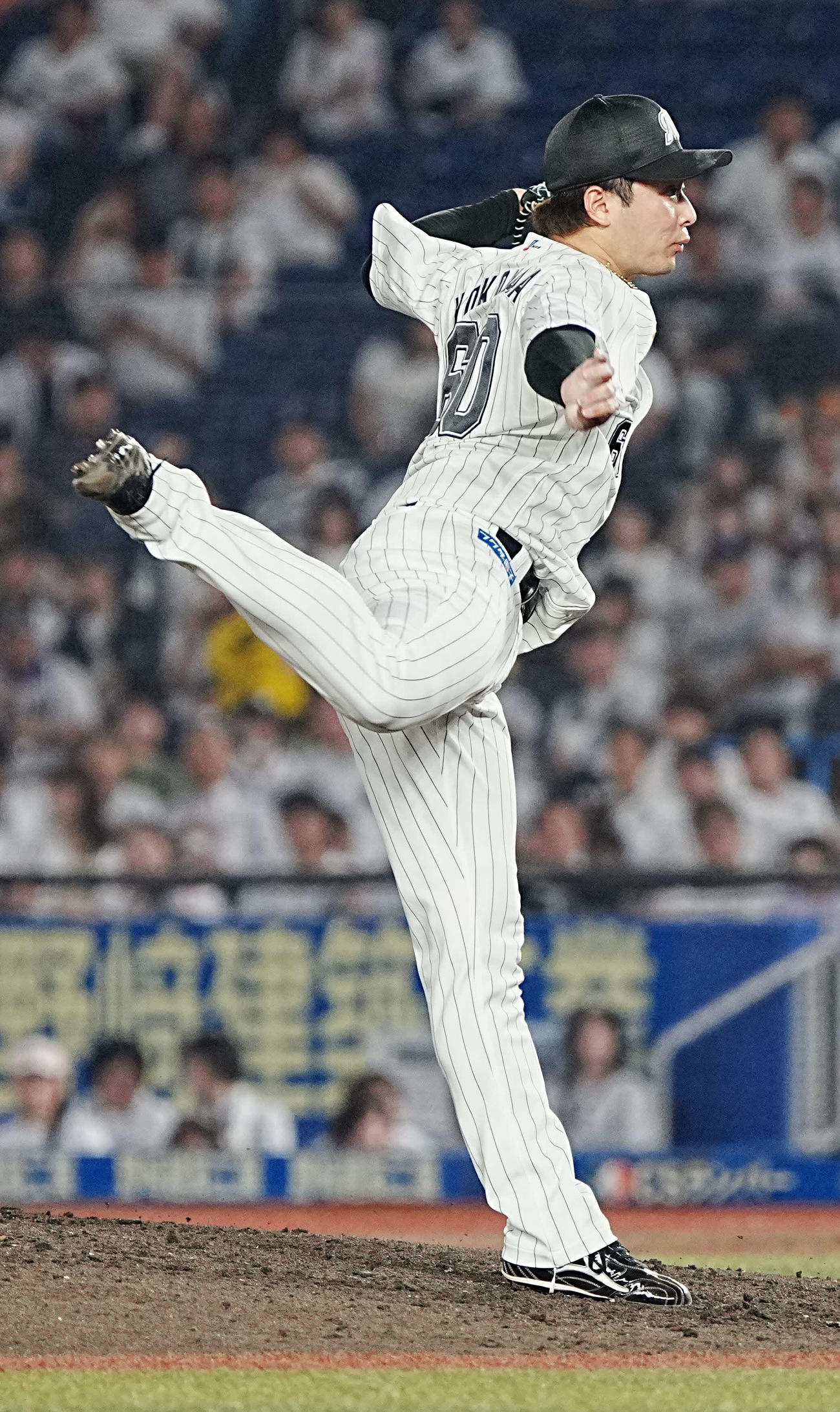 ロッテ対オリックス　ロッテ5番手で登板した横山（撮影・小沢裕）