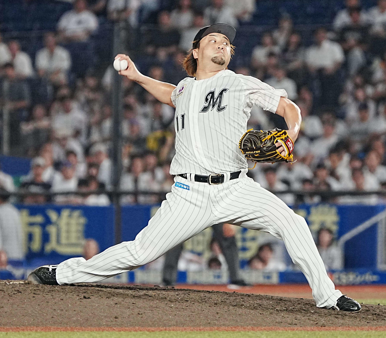 ロッテ対オリックス　ロッテ3番手で登板した沢村（撮影・小沢裕）