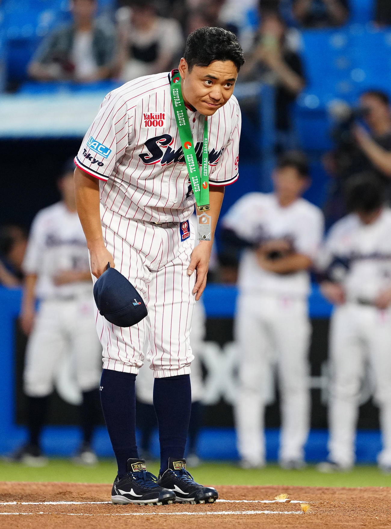 ヤクルト】中村悠平が通算1000安打の連盟表彰 8・21巨人戦で通算326