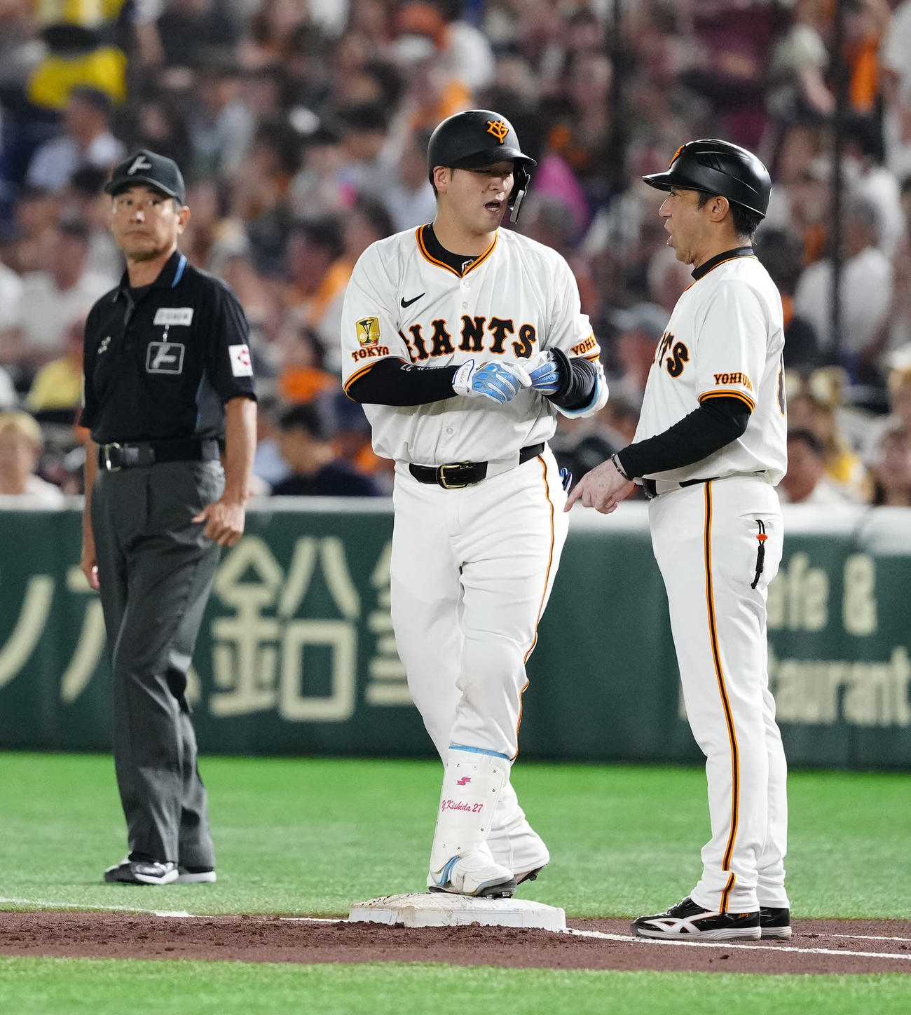 巨人対広島　1回裏巨人1死一、二塁、中前打を放った岸田（撮影・江口和貴）
