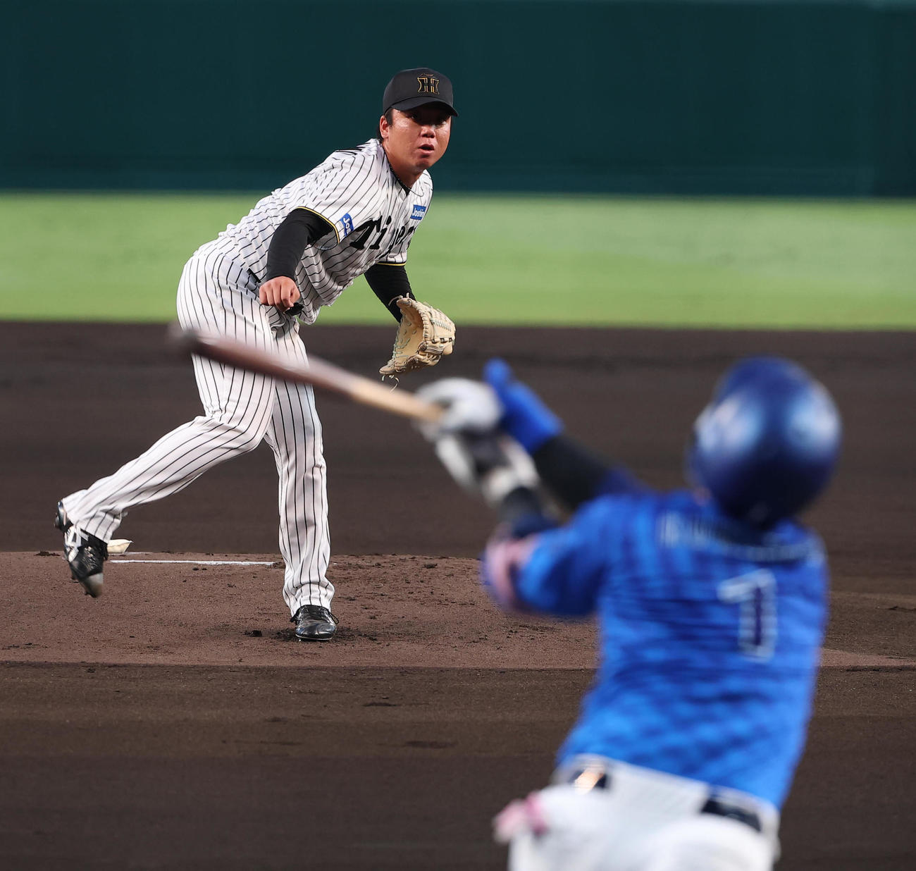阪神対DeNA 1回表DeNA1死、村上は桑原から三振を奪う（撮影・上田博志）