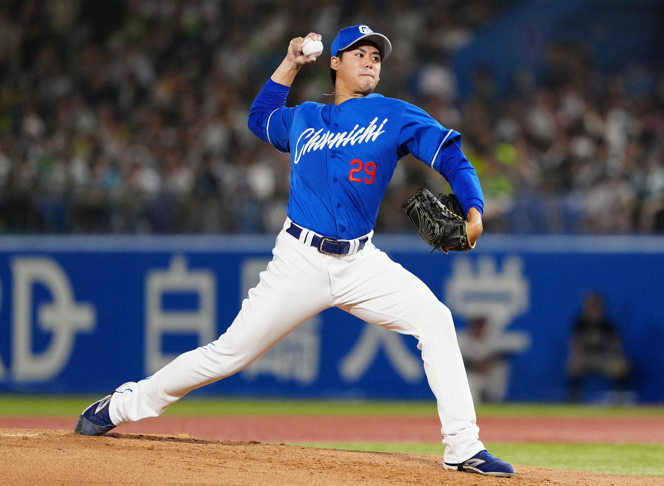 ヤクルト対中日　先発し力投する中日松木平（撮影・鈴木みどり）