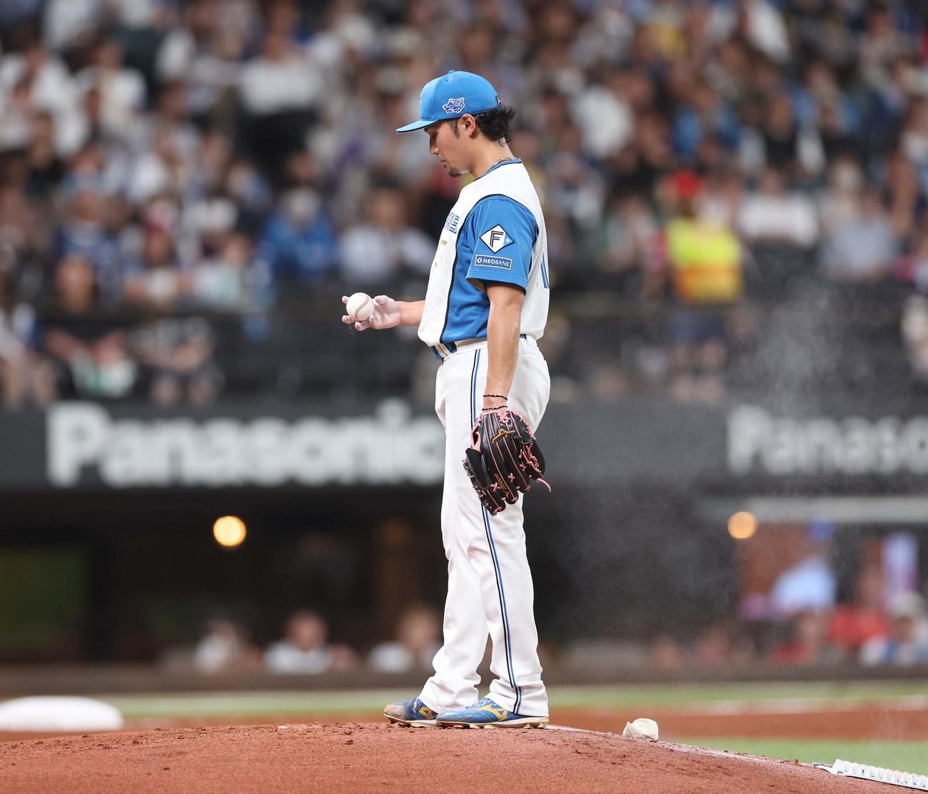 日本ハム対ソフトバンク　2回表、3失点する伊藤（撮影・黒川智章）