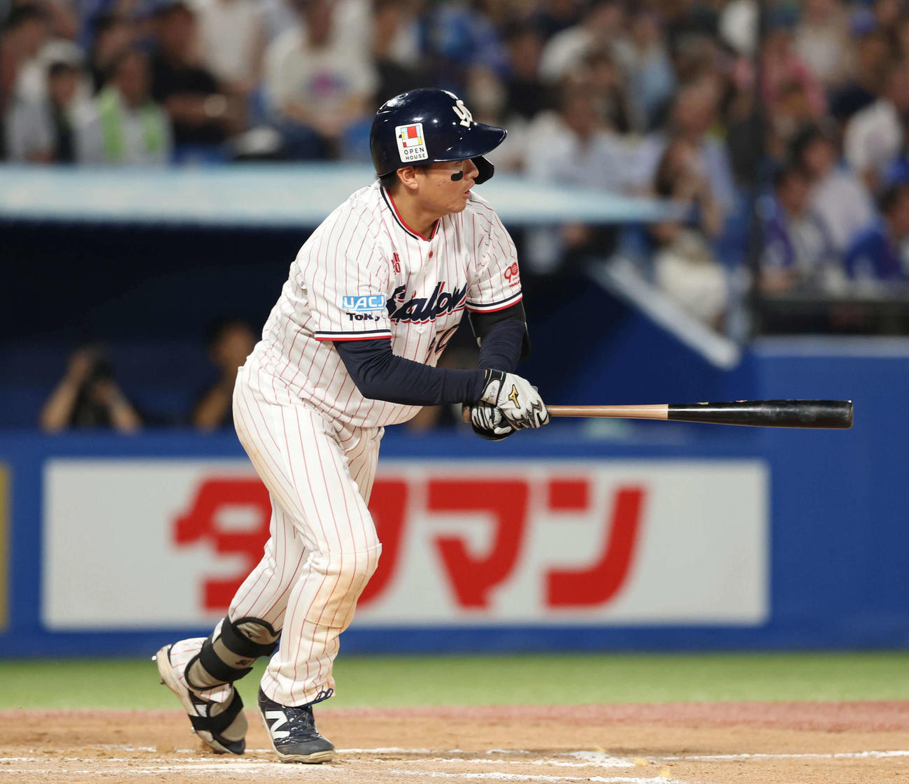 ヤクルト対中日　6回裏ヤクルト2死一、二塁　適時二塁打を放つ北村恵（撮影・増田悦実）