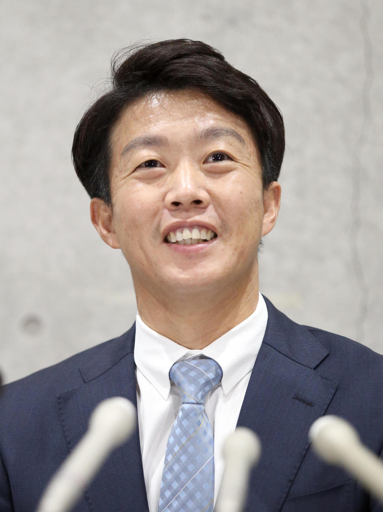 鶴岡慎也（2021年撮影）