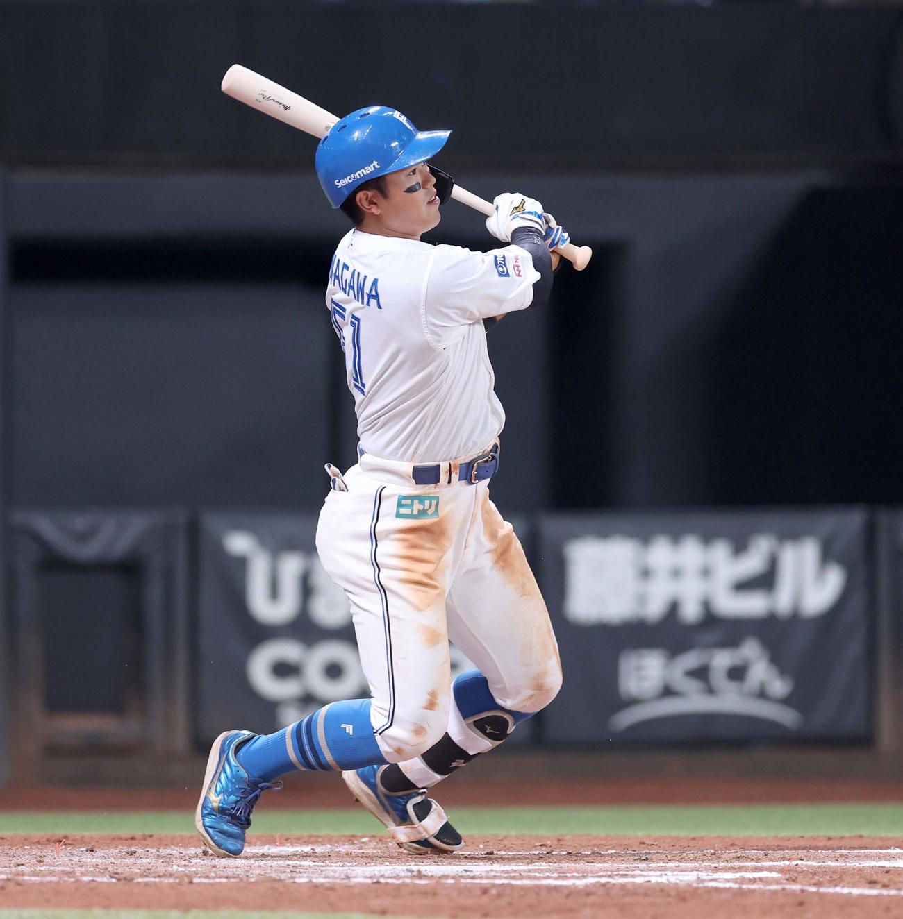 日本ハム対ソフトバンク　6回裏日本ハム2死二塁、中前適時打を放つ今川（撮影・黒川智章）