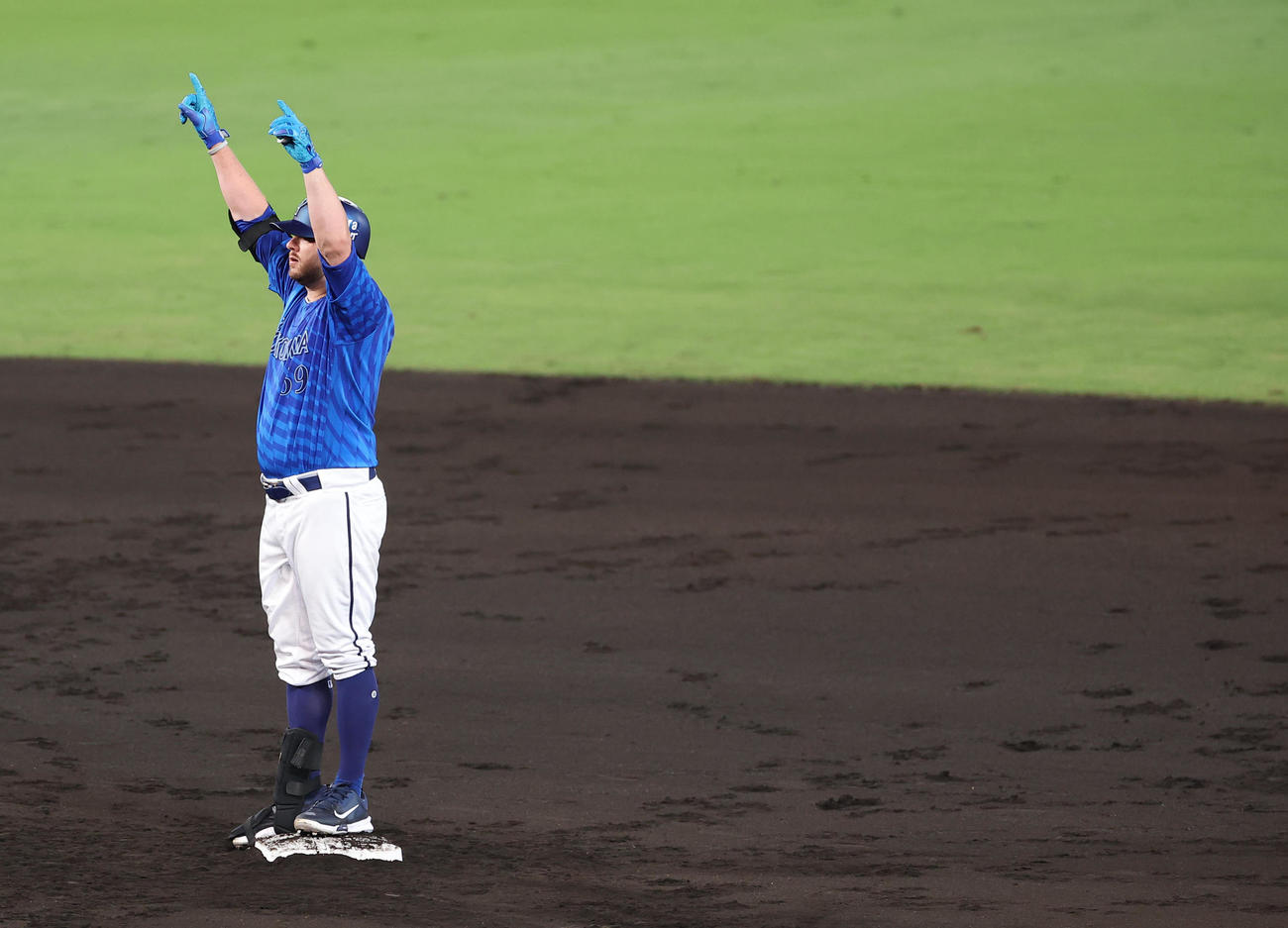 阪神対DeNA 2回表DeNA2死一、二塁、2点適時二塁打を放ったケイ（撮影・上田博志）