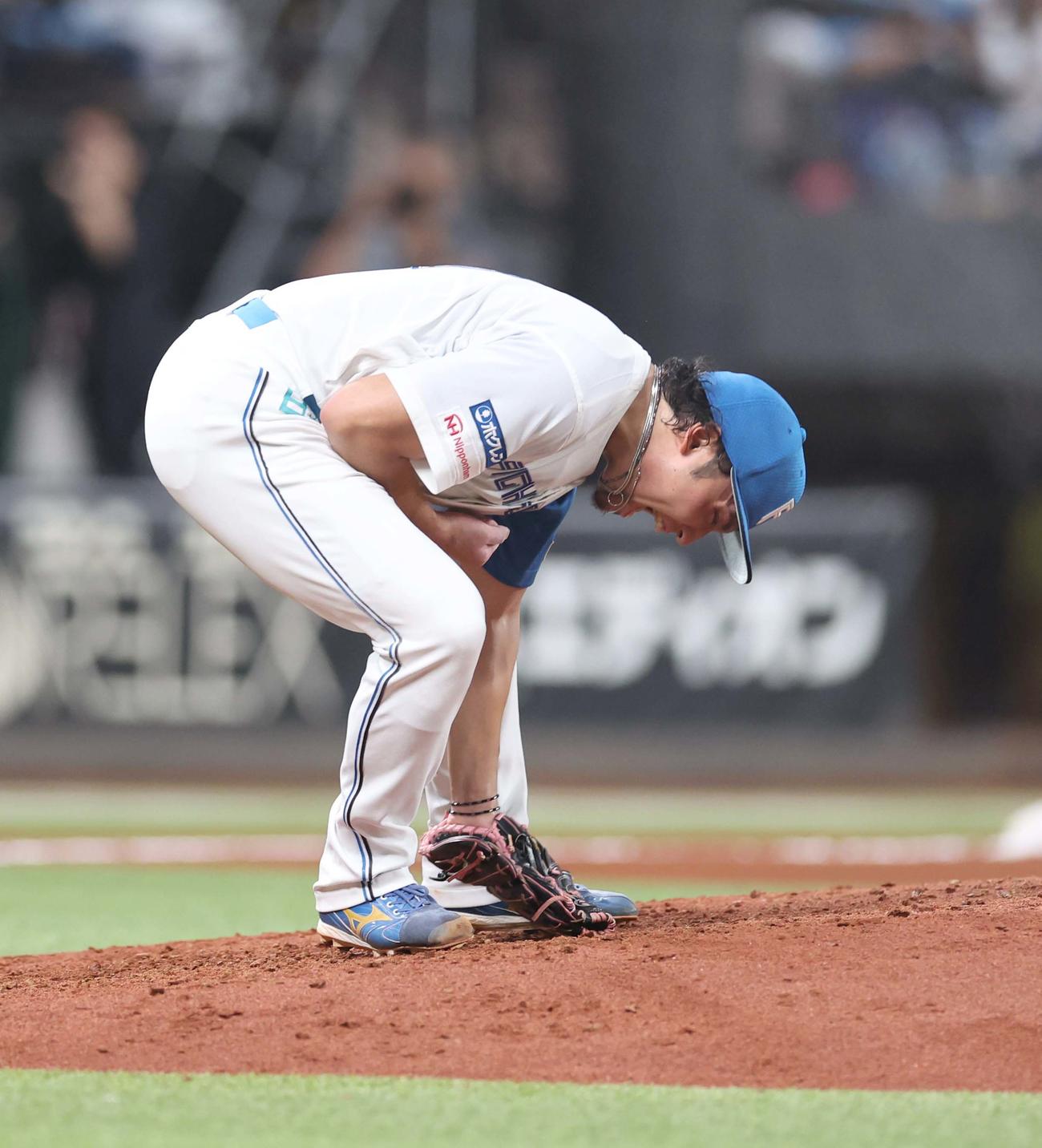 日本ハム対ソフトバンク　6回表ソフトバンク2死二塁、栗原を三振に取り叫ぶ伊藤（撮影・黒川智章）