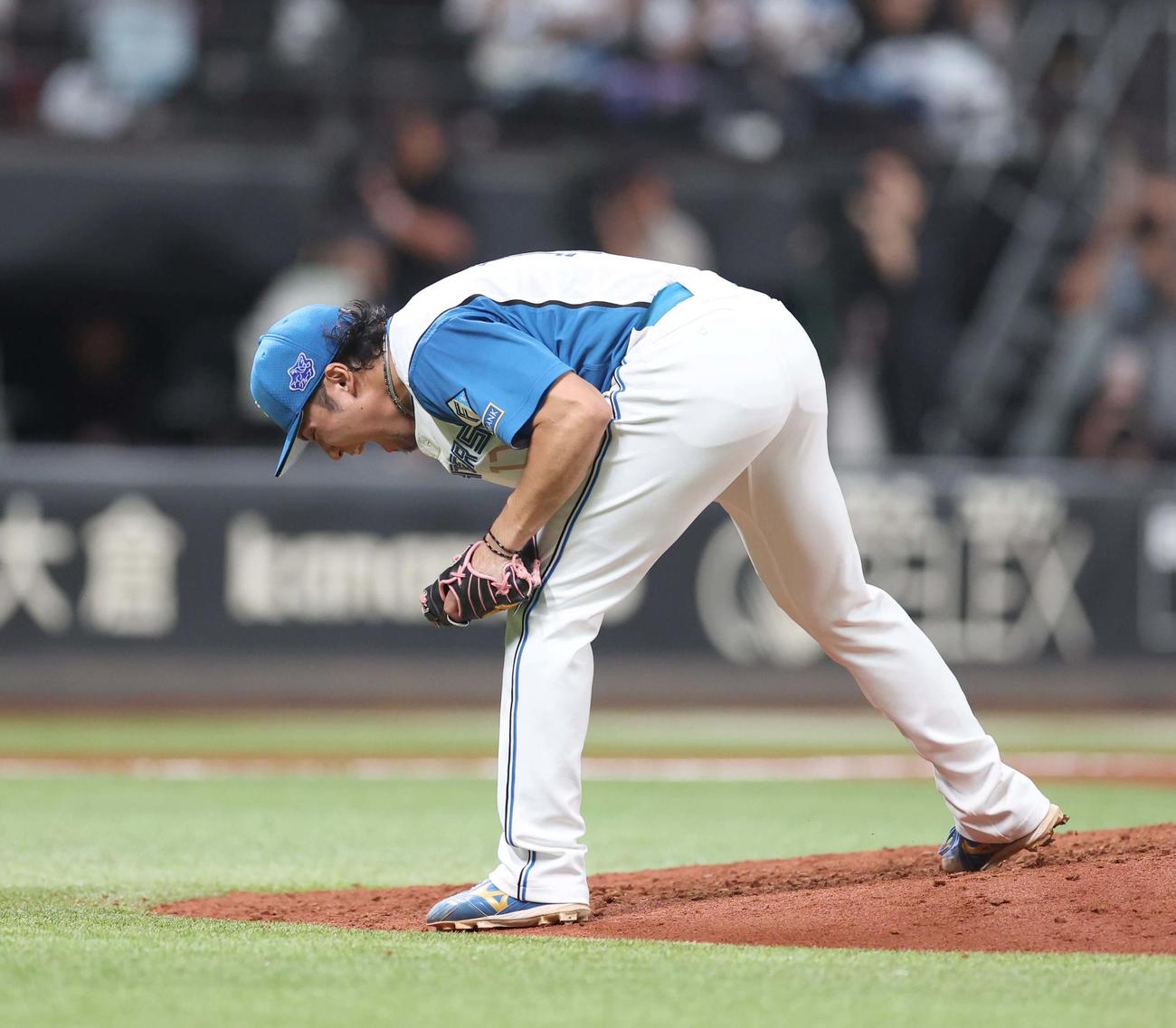 日本ハム対ソフトバンク　6回表ソフトバンク2死二塁、栗原を三振にとり叫ぶ伊藤（撮影・黒川智章）