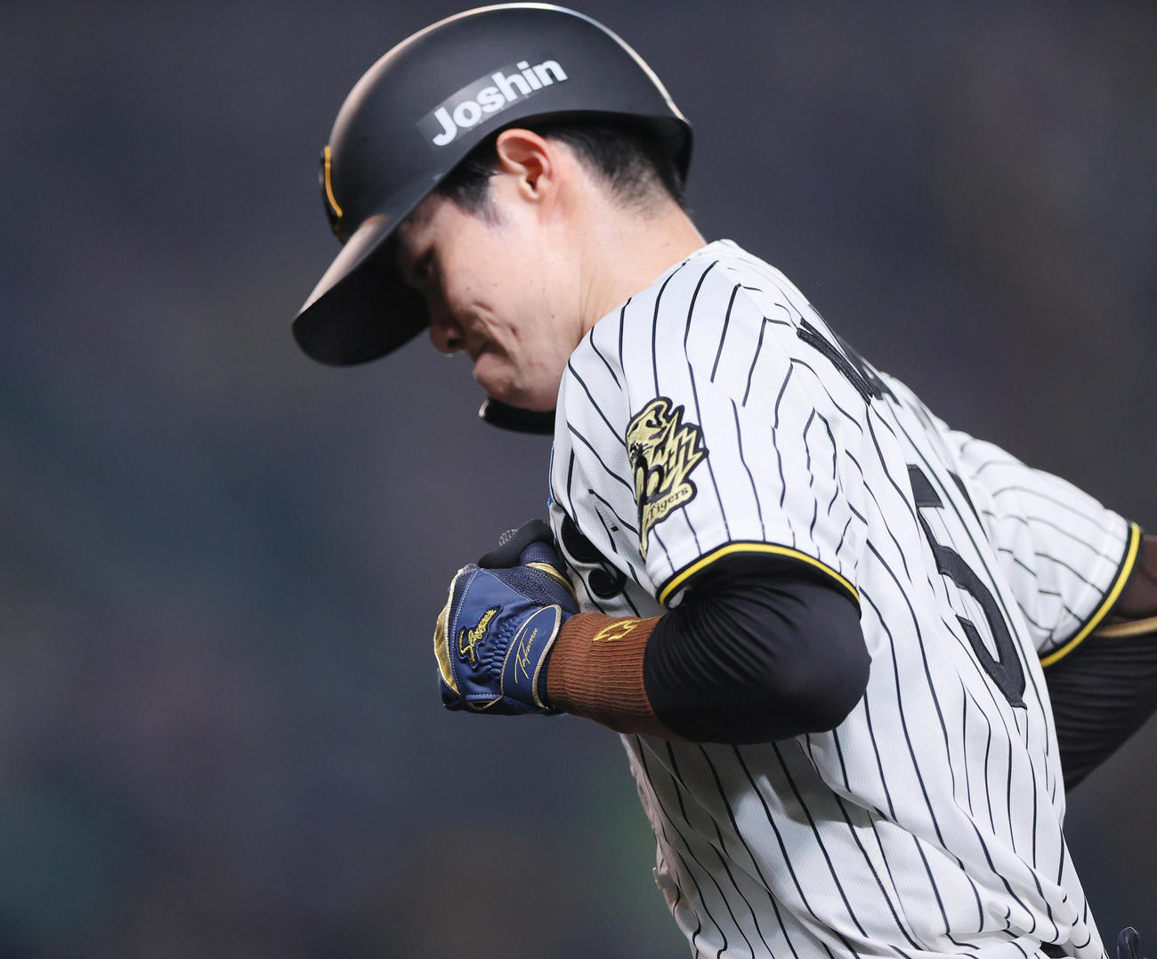 阪神対DeNA 9回裏阪神無死一塁、中野は三ゴロに倒れる（撮影・上山淳一）