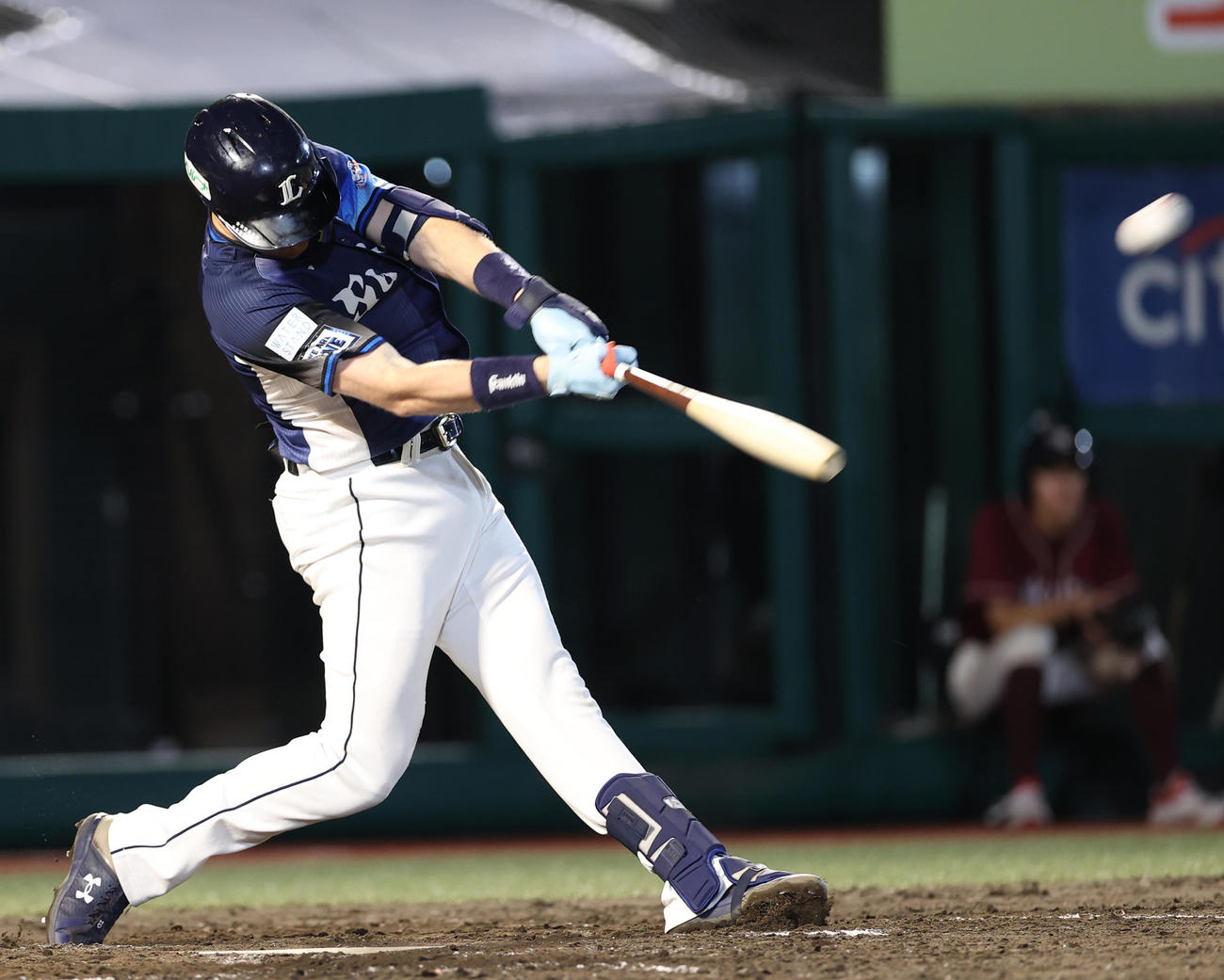 楽天対西武　8回表西武1死、ソロ本塁打を放つネビン（撮影・水谷安孝）＝2025年9月9日