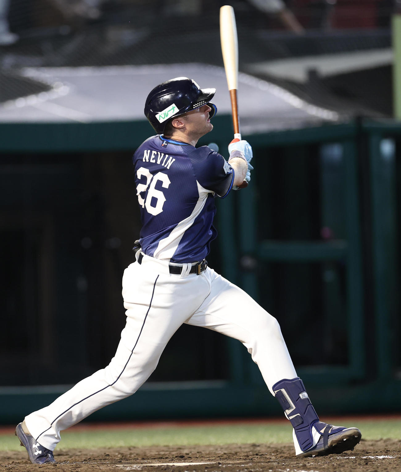 楽天対西武　8回表西武1死、ソロ本塁打を放つネビン（撮影・水谷安孝）＝2025年9月9日