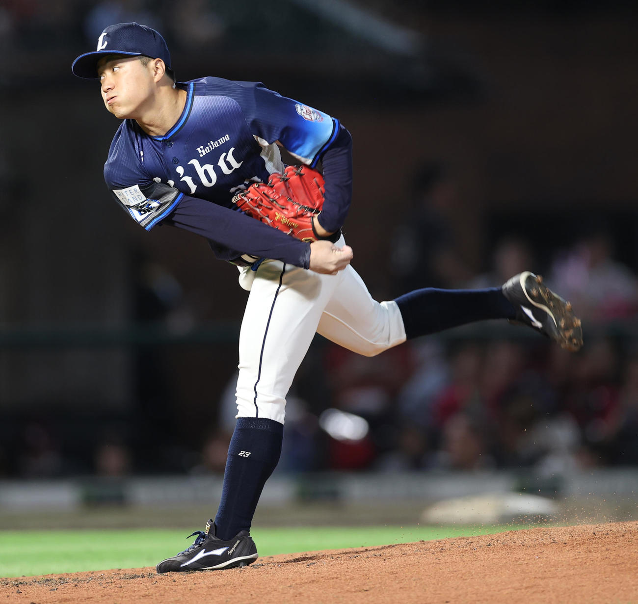 楽天対西武　力投する西武3番手糸川（撮影・水谷安孝）