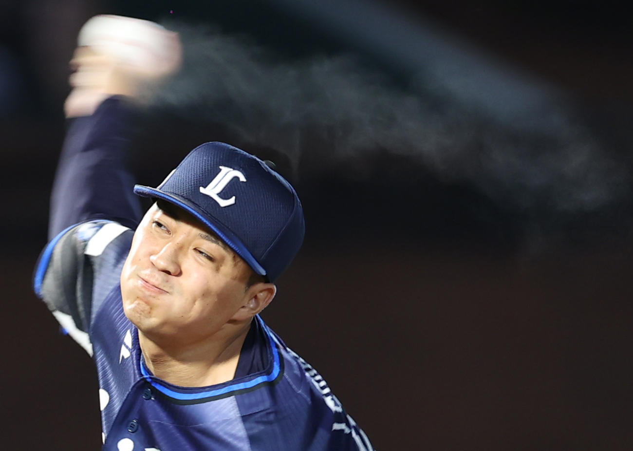 楽天対西武　力投する西武2番手浜屋（撮影・水谷安孝）