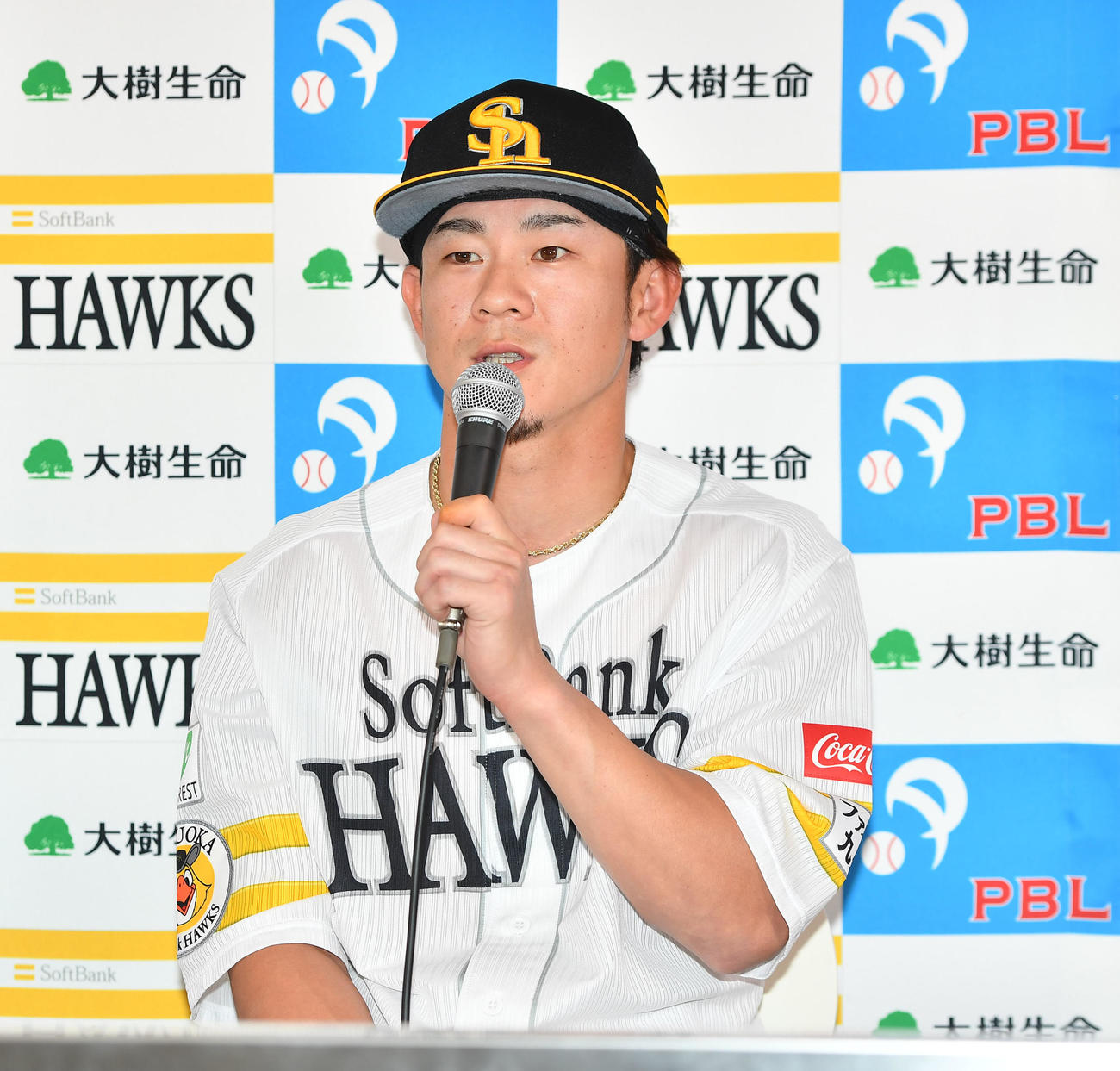 8月度の大樹生命月間MVP賞を受賞したソフトバンク牧原大（撮影・岩下翔太）