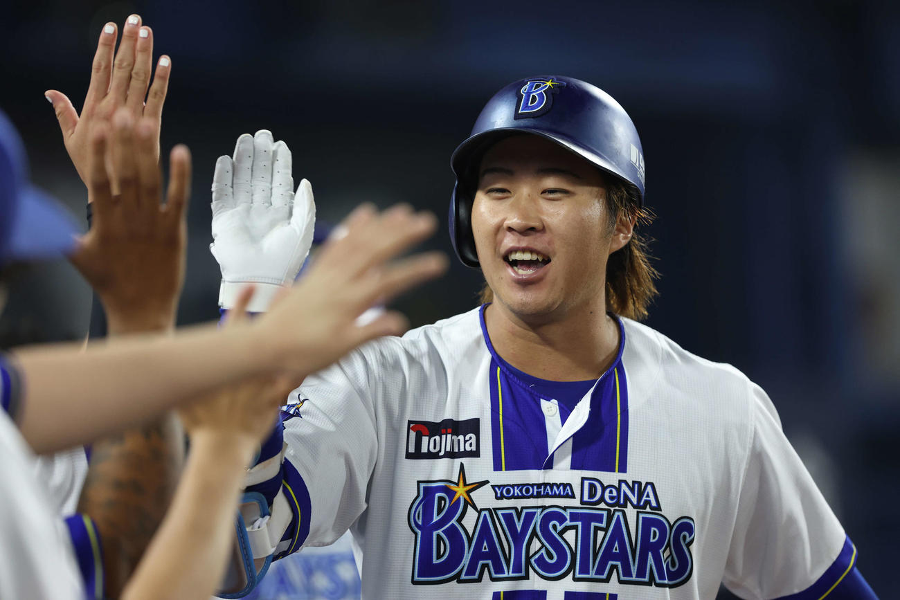 8月29日中日戦の9回、プロ1号2ランを放った石上泰輝