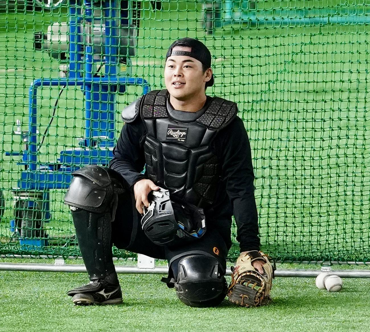巨人対広島　試合前、捕手練習に臨む巨人山瀬（撮影・江口和貴）