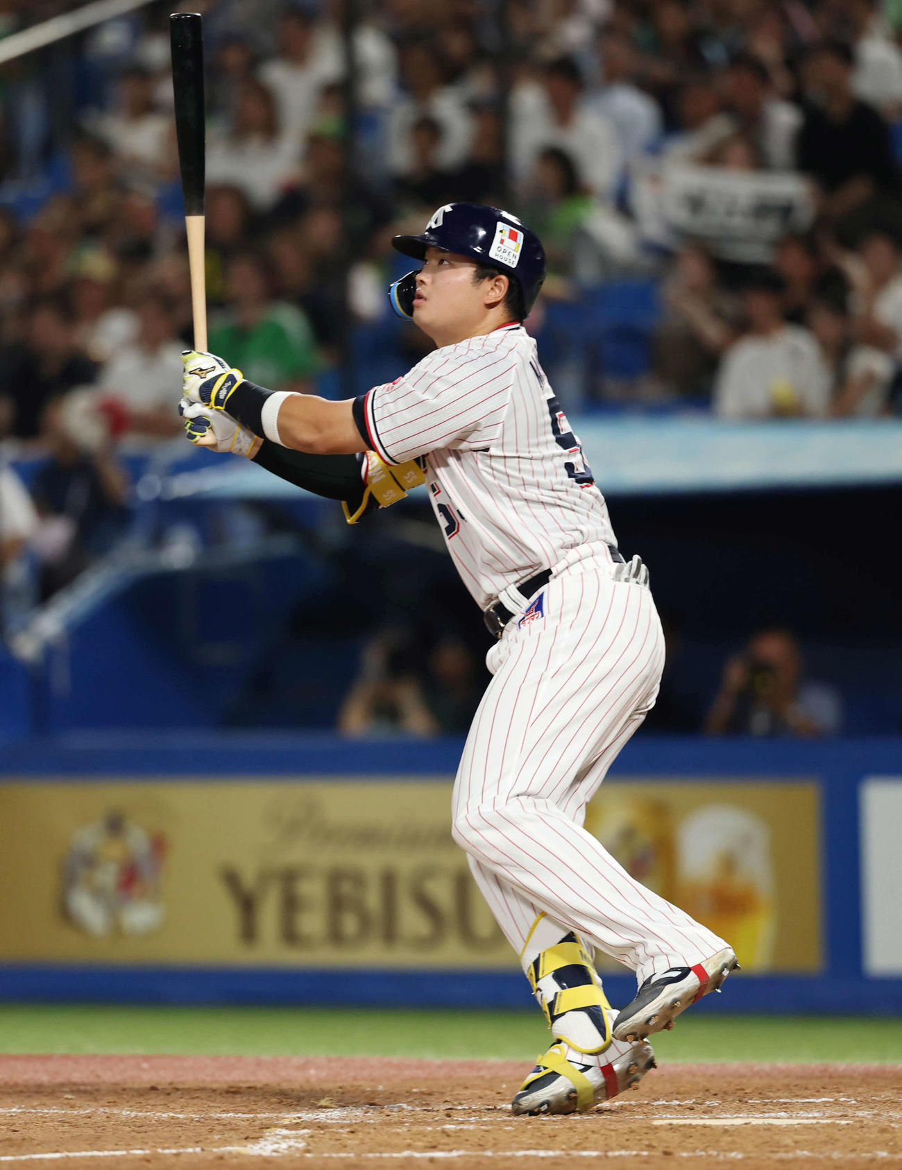 ヤクルト対中日　4回裏ヤクルト無死一塁、本塁打を放つ村上（撮影・増田悦実）