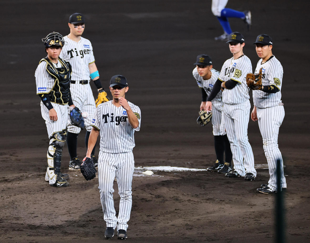 阪神対DeNA 7回途中、降板する阪神伊藤将（撮影・藤尾明華）