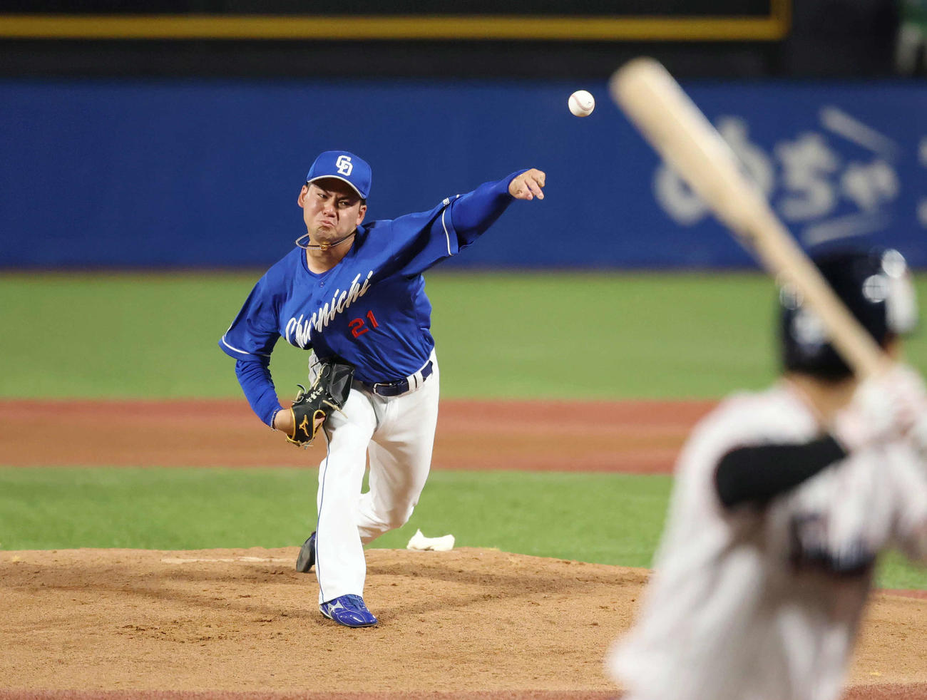 ヤクルト対中日　先発し力投する中日金丸（撮影・増田悦実）