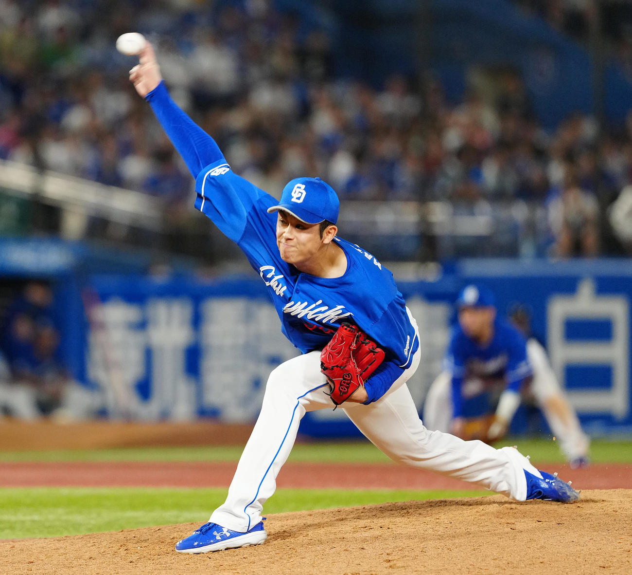 ヤクルト対中日　9回裏から5番手で登板した中日松山（撮影・鈴木みどり）