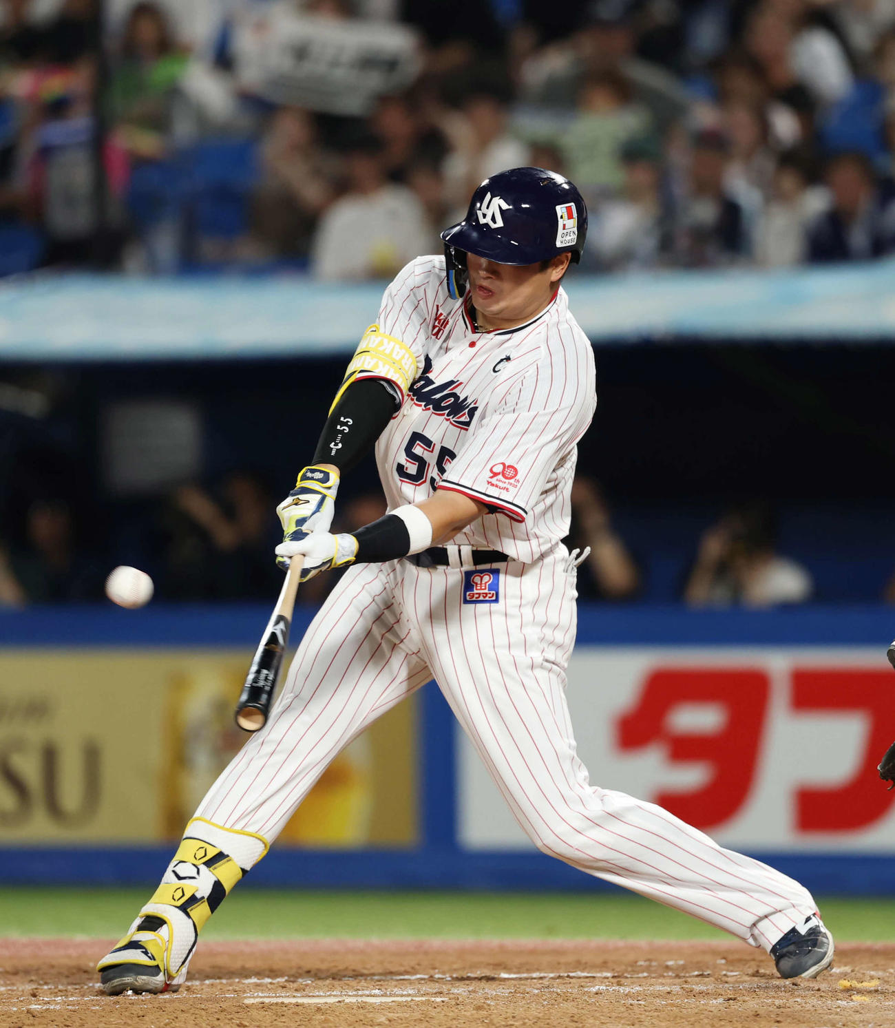 ヤクルト対中日　4回裏ヤクルト無死一塁、本塁打を放つ村上（撮影・増田悦実）