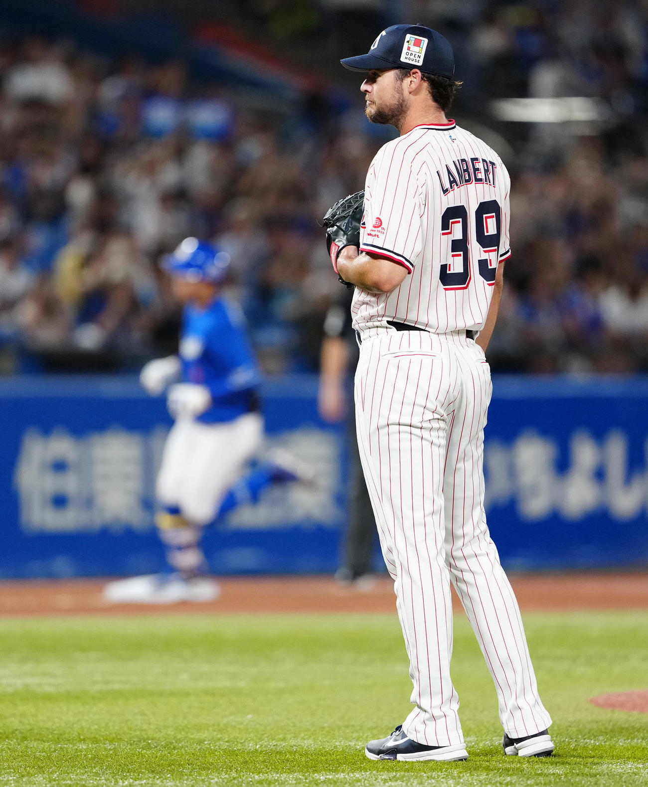 ヤクルト対中日　2回表中日2死二塁、岡林に先制の右越え2点本塁打を浴びるランバート（撮影・鈴木みどり）