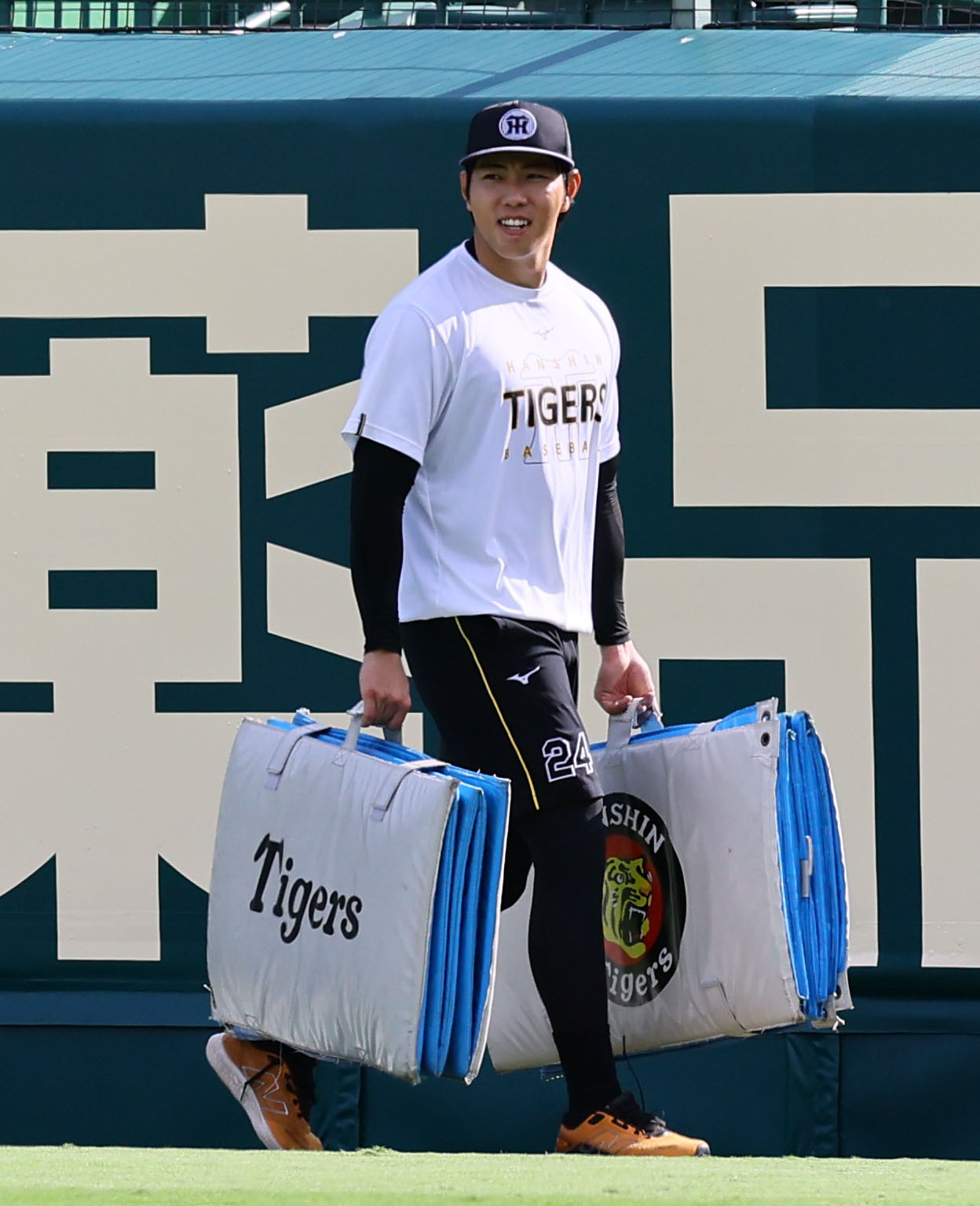 阪神対DeNA　練習を終え引き揚げる阪神工藤泰成（撮影・藤尾明華）