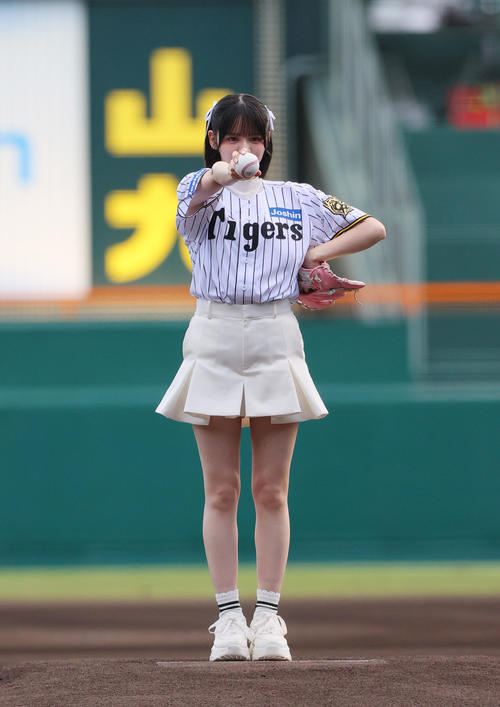阪神】FRUITS ZIPPER鎮西寿々歌が藤川監督の「ストレート宣言」西宮市