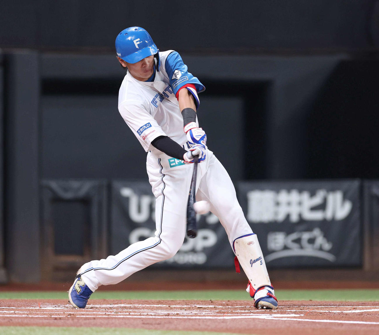 日本ハム対オリックス　1回裏日本ハム無死、左前打を放つ野村（撮影・黒川智章）
