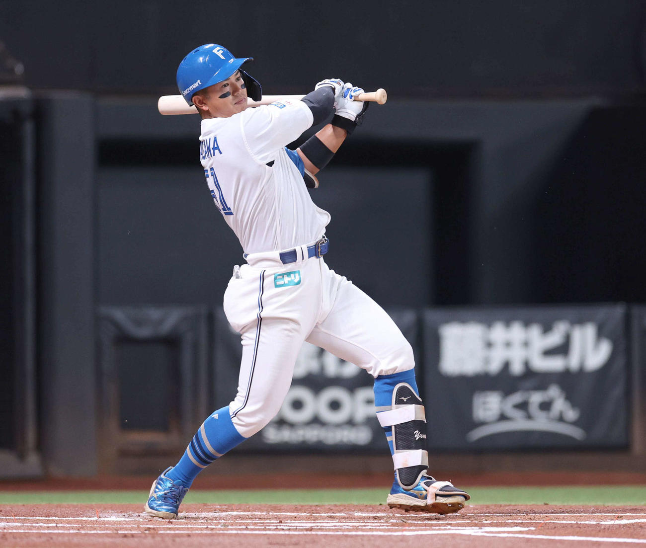 日本ハム対オリックス　1回裏日本ハム無死一塁、右前打を放つ今川（撮影・黒川智章）