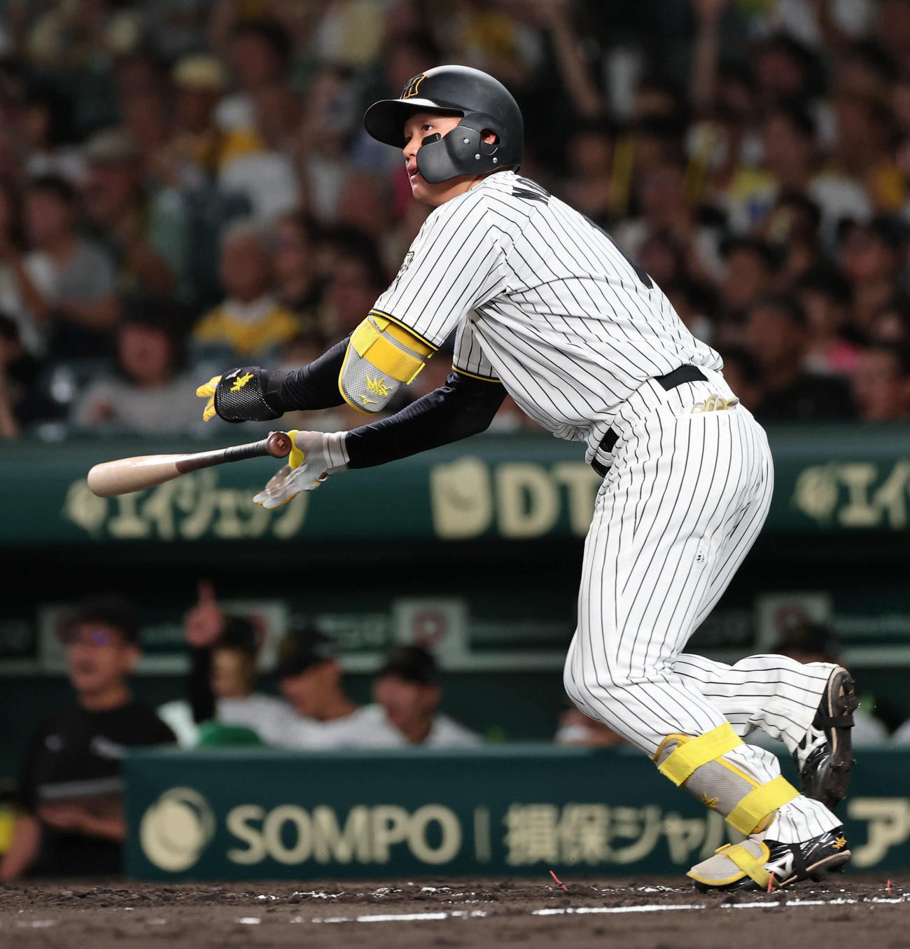 阪神対DeNA 4回裏阪神1死二塁、森下は左越えに本塁打を放つ（撮影・西尾就之）