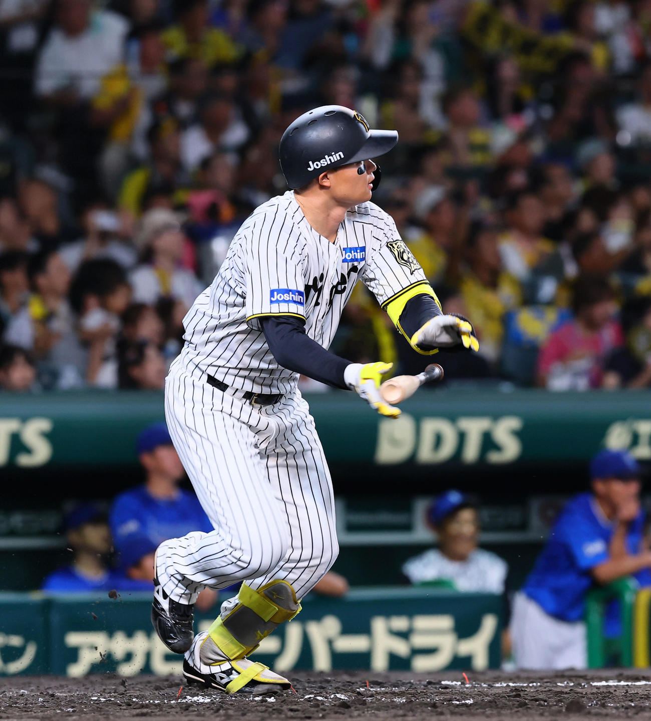 阪神対DeNA 4回裏阪神1死二塁、森下は左越えに2点本塁打を放つ（撮影・藤尾明華）