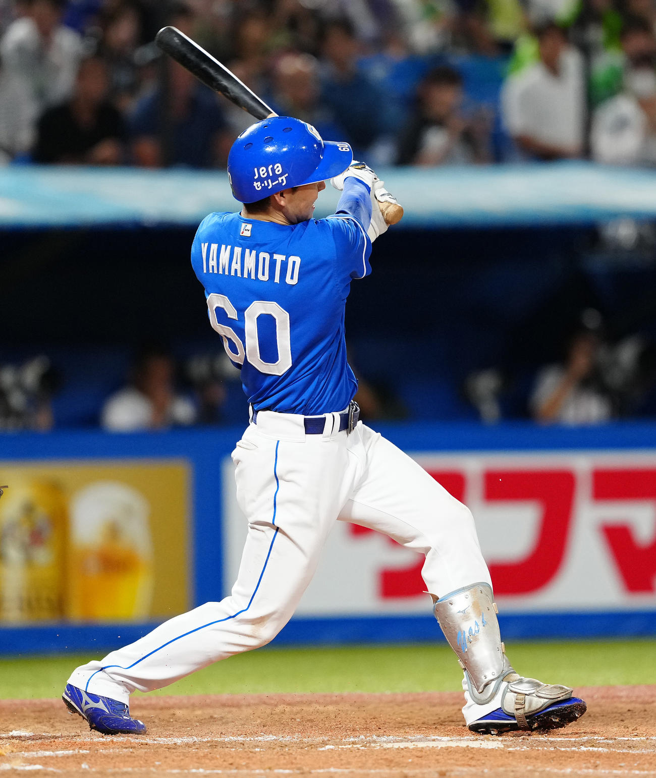 ヤクルト対中日　8回表中日1死二塁、適時二塁打を放つ山本（撮影・鈴木みどり）