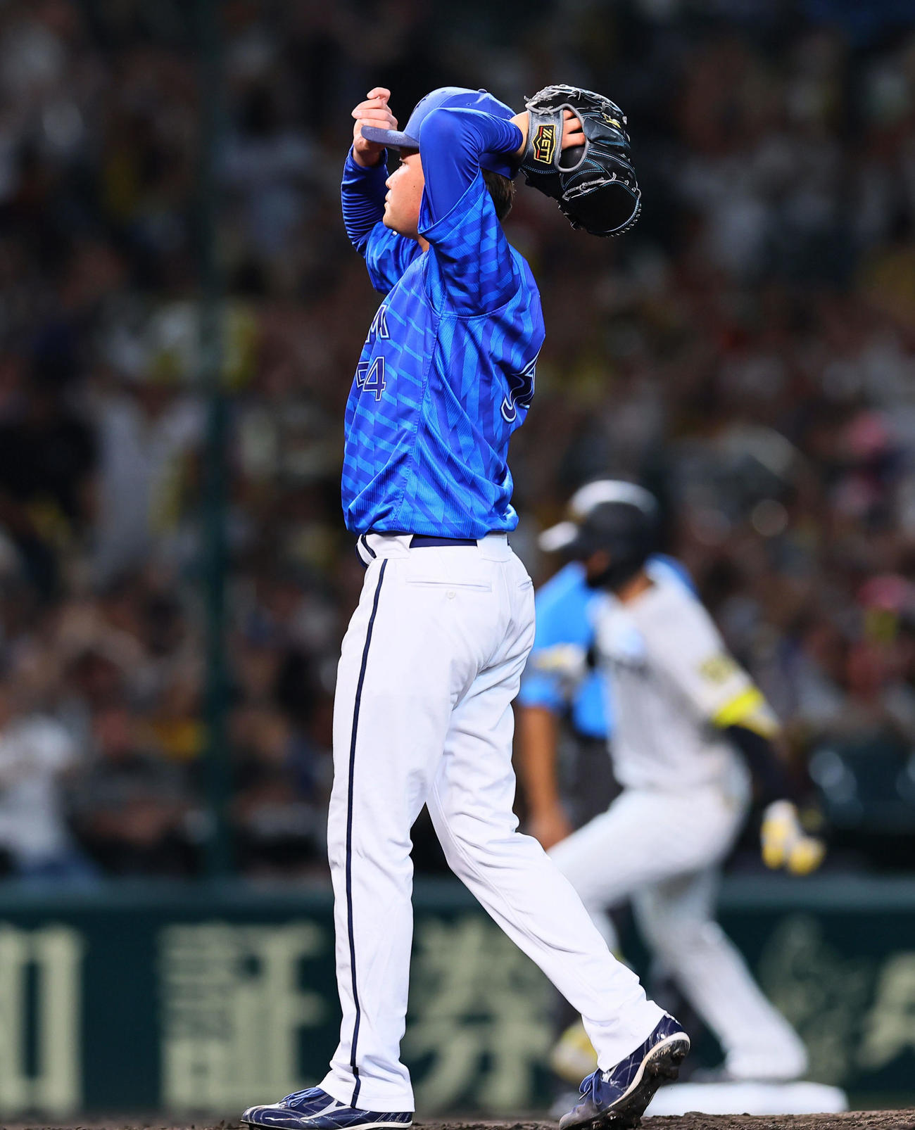 阪神対DeNA 4回裏阪神1死二塁、森下に2点本塁打を浴びた石田裕（撮影・藤尾明華）